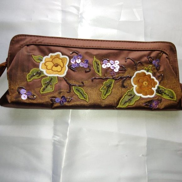 Handbags - Clutch/purse with embroidering and sequins
